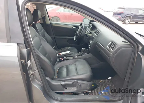 2014 Volkswagen Jetta 2.0L Tdi z USA, uszkodzony, nr VIN 3VWLL7AJ3EM313324